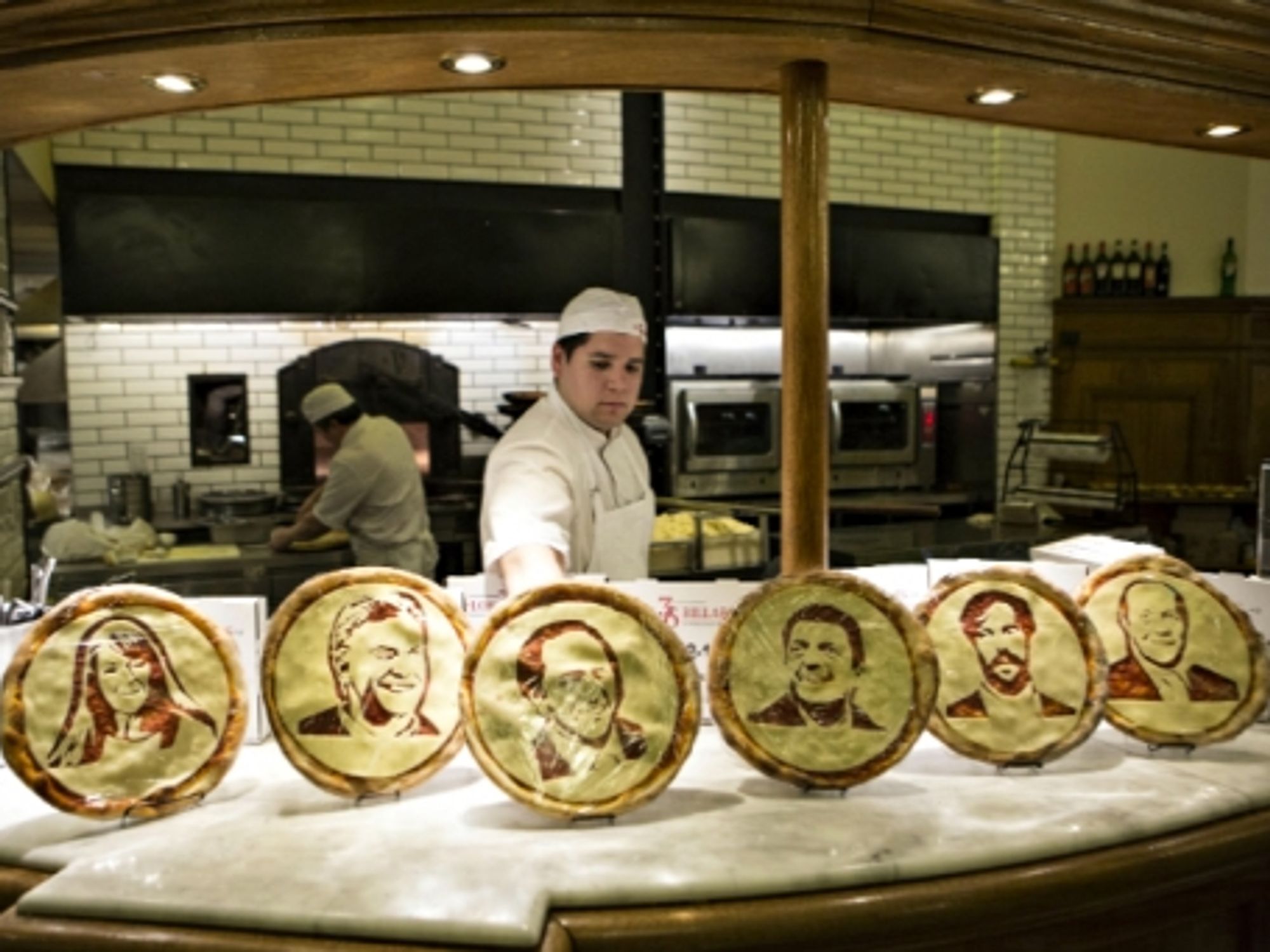 Presidential candidates on pizzas in Buenos Aires