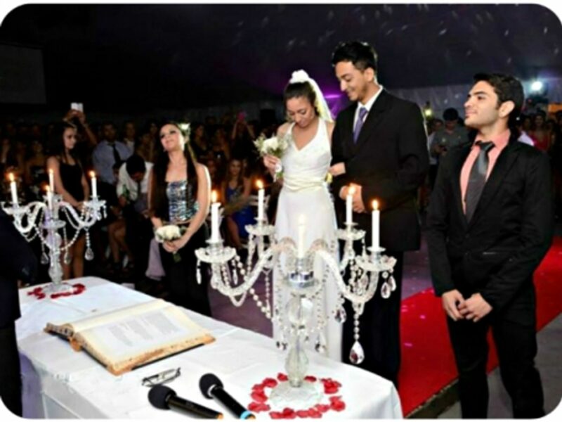 Pretend to say "I do"