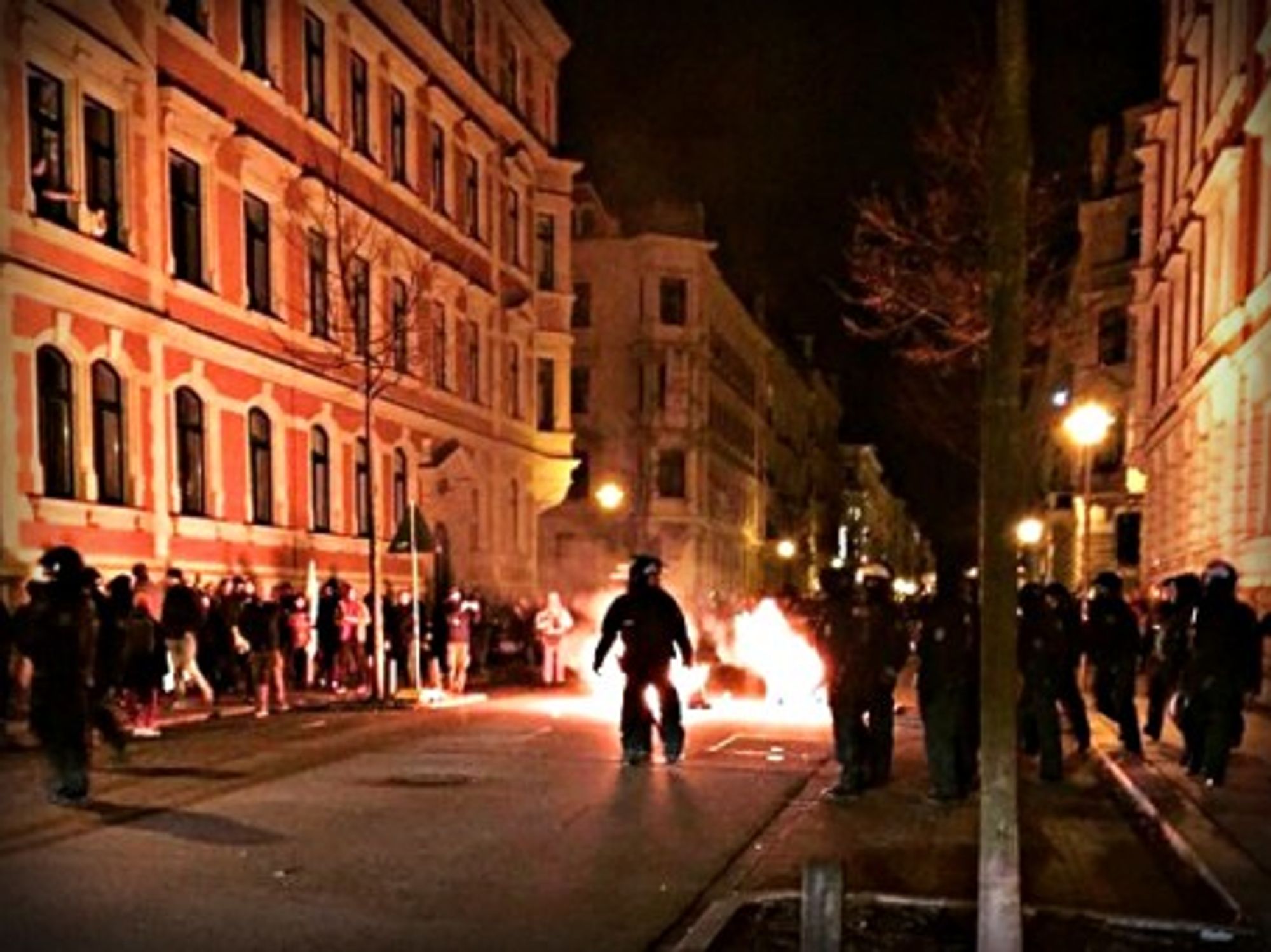 Pro- and anti-Pegida protesters clashed Monday night in Leipzig