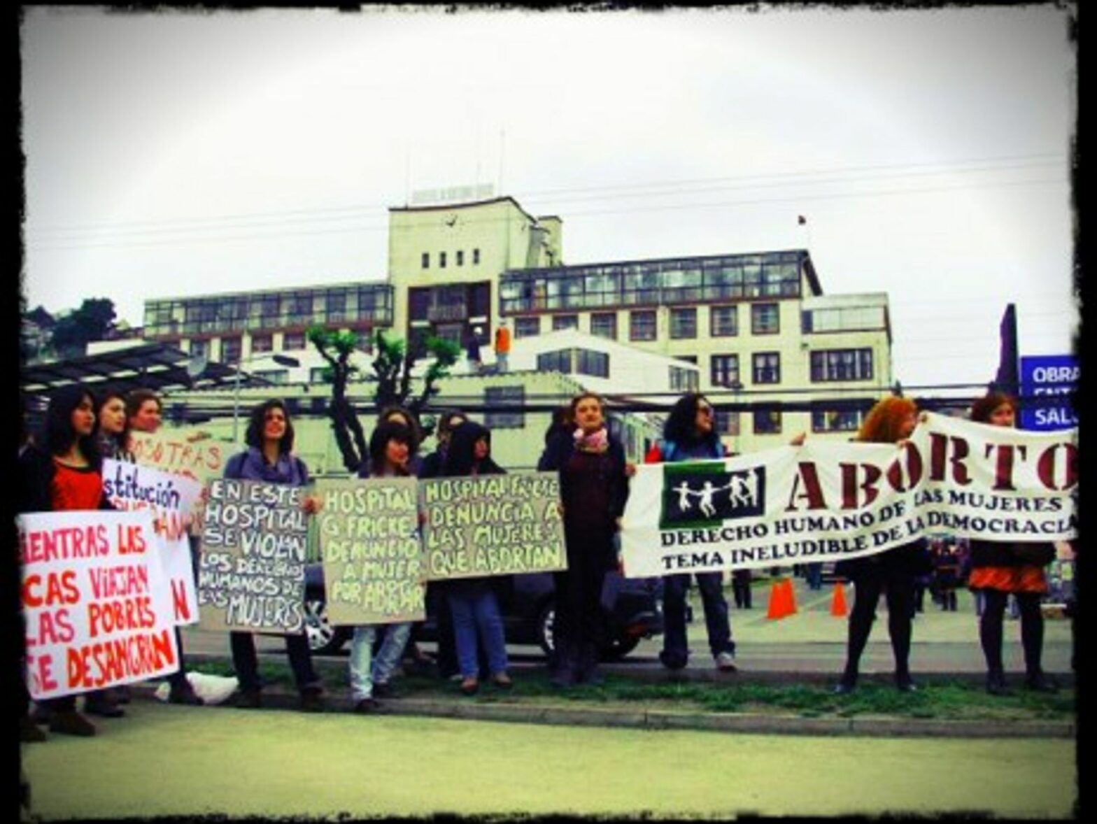 Pro-choice protest in front of a hospital in Chile