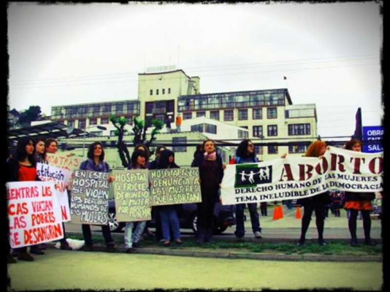 Pro-choice protest in front of a hospital in Chile