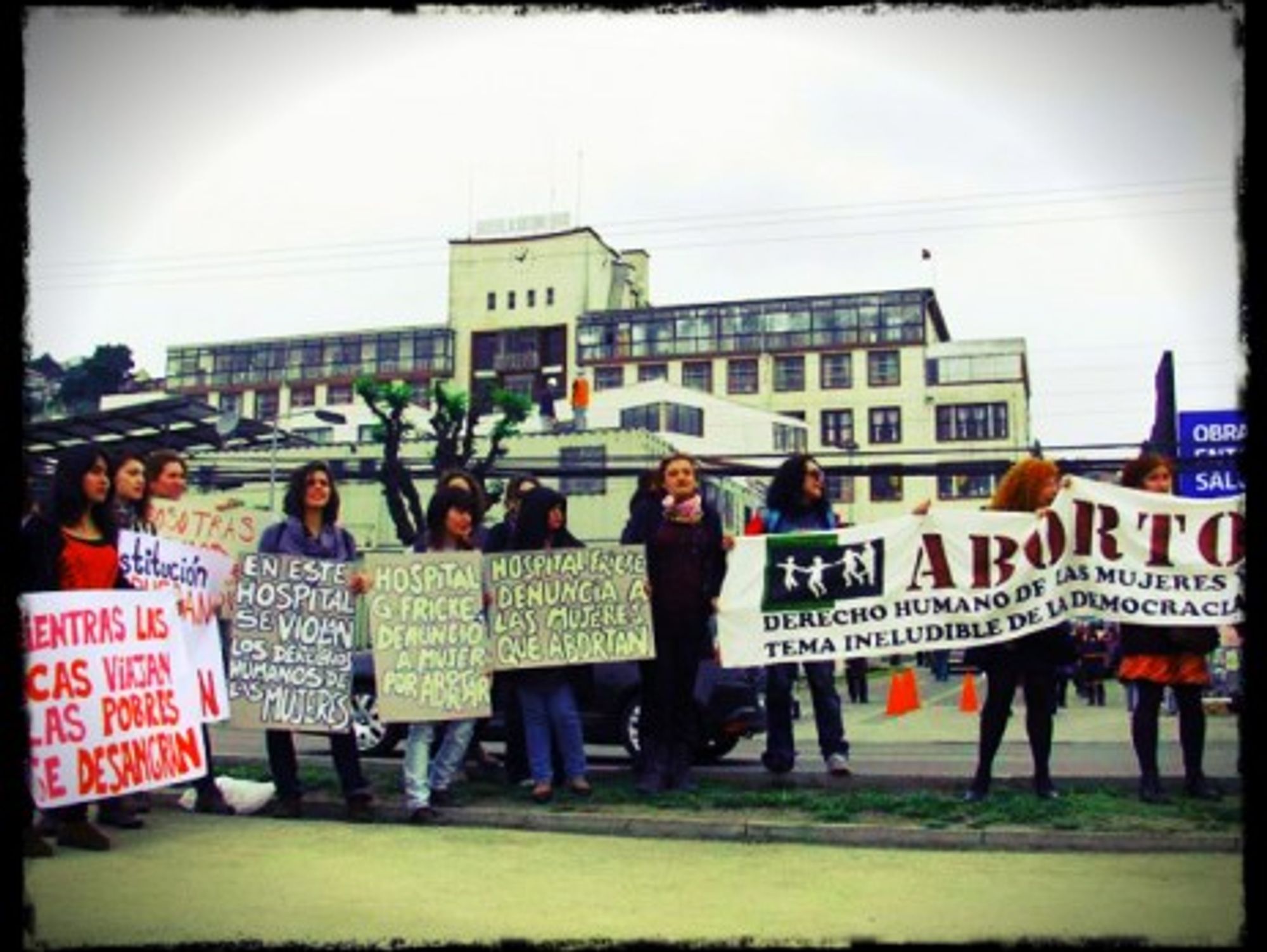 Pro-choice protest in front of a hospital in Chile