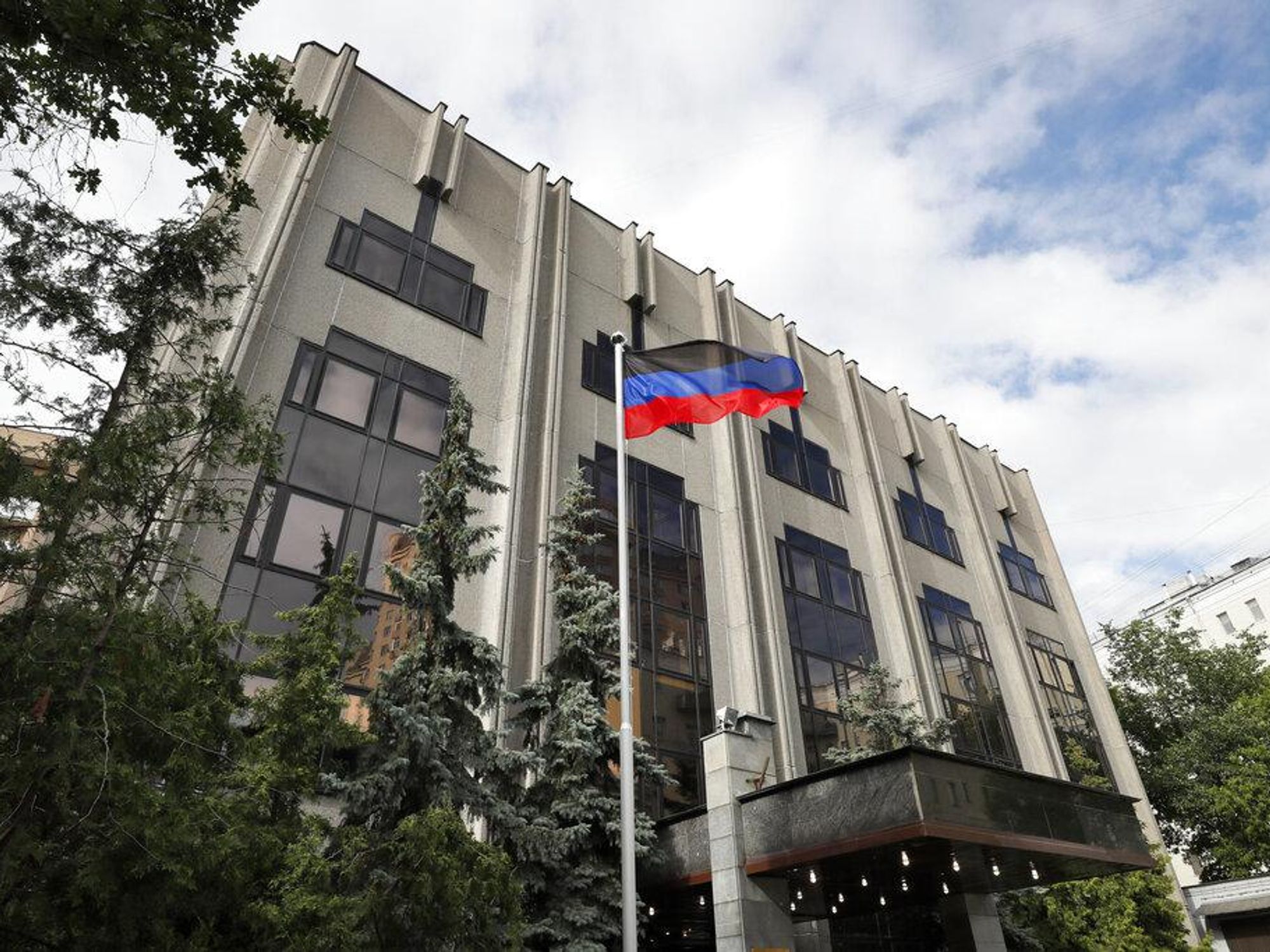 The Quiet-But-Hostile Opening Of Donetsk People's Republic Embassy In Moscow
