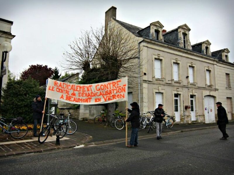 Protest against the deradicalization center in Beaumont-en-Veron