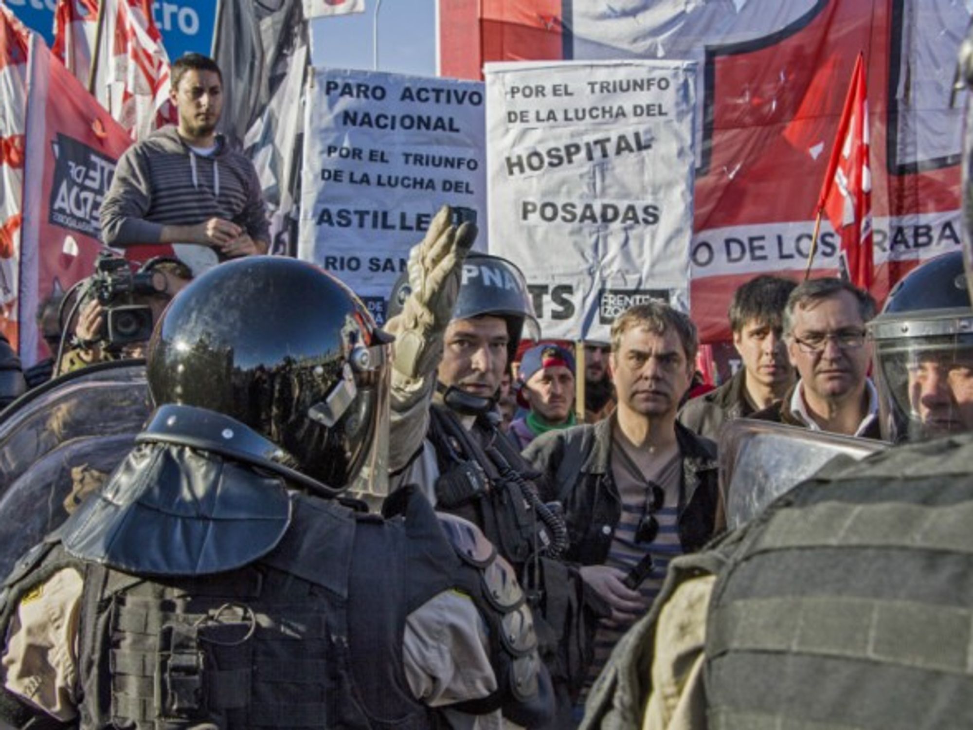 Protesters in the midst of a strike against Mauricio Macri's government in Buenos Aires