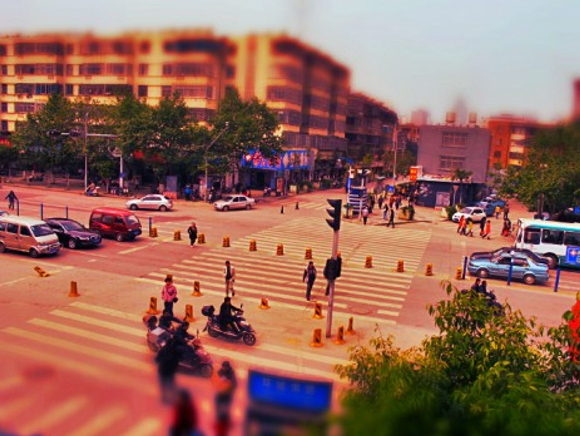 Punishing the "Chinese-style Of Crossing The Road"