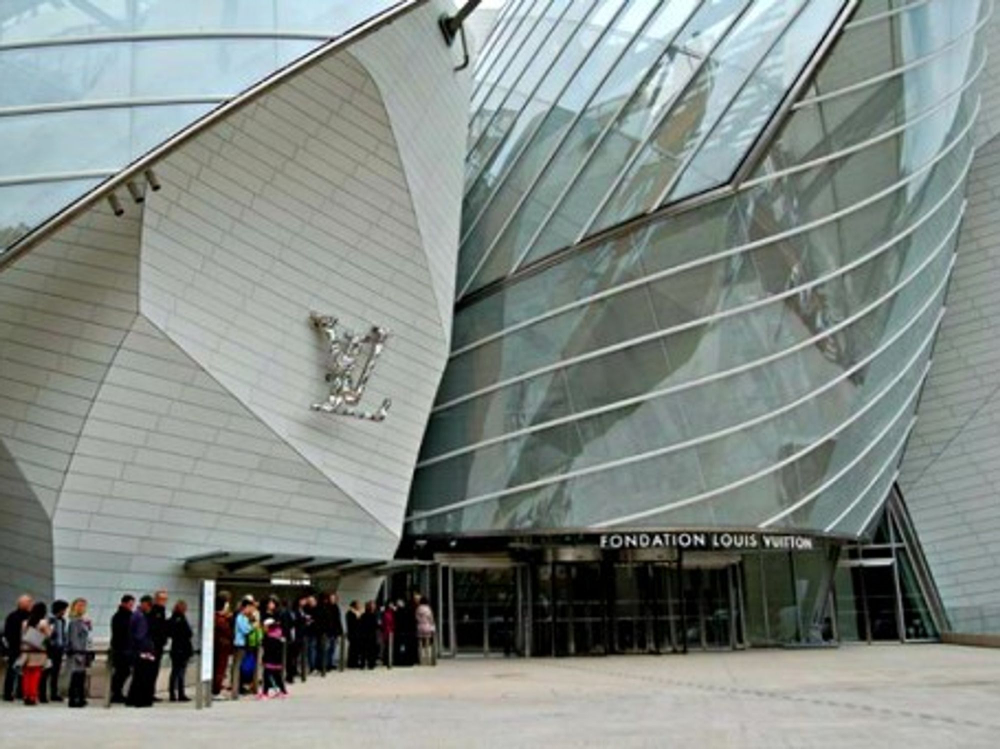 Queuing in front of the Louis Vuitton foundation on opening day (Oct. 28)