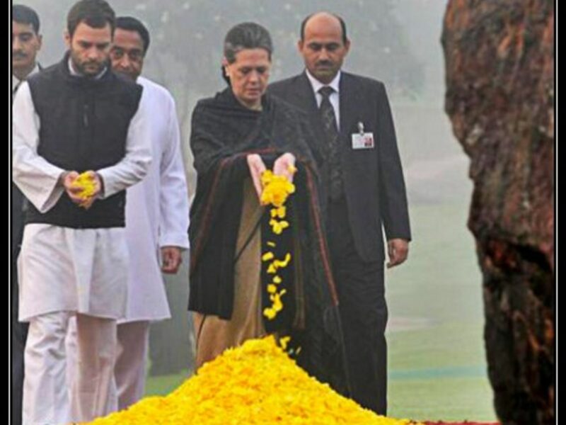 Rahul and Sonia Gandhi pay tribute to Indira Gandhi