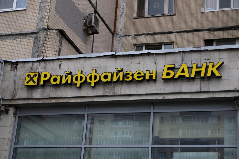 Raiffeisen Bank logo