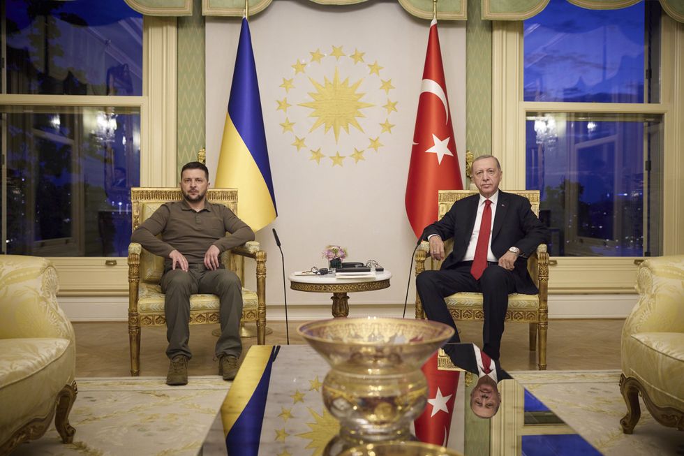Recep Tayyip Erdogan (right) Volodymyr Zelensky (left)