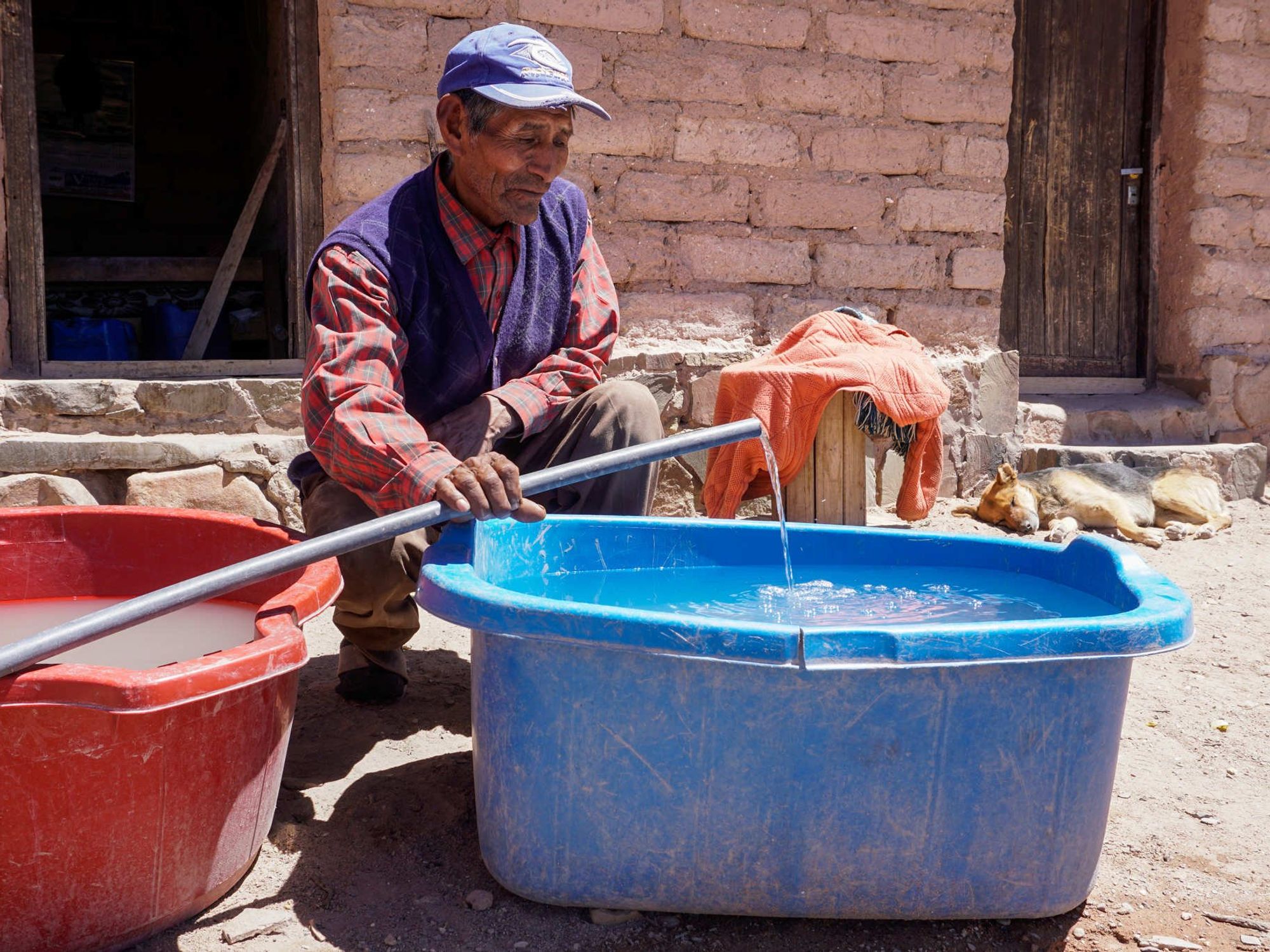 Reinaldo Luzco fills two tanks with river water. The well he relied on for potable water dried up three years ago, and now he’s sometimes forced to collect drinking water from a river that naturally contains arsenic.