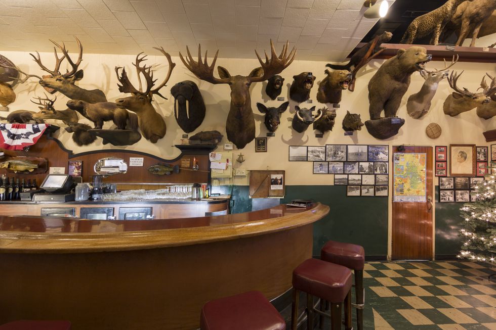 Restaurant Foster’s Bighorn with its collection of hunting trophies.