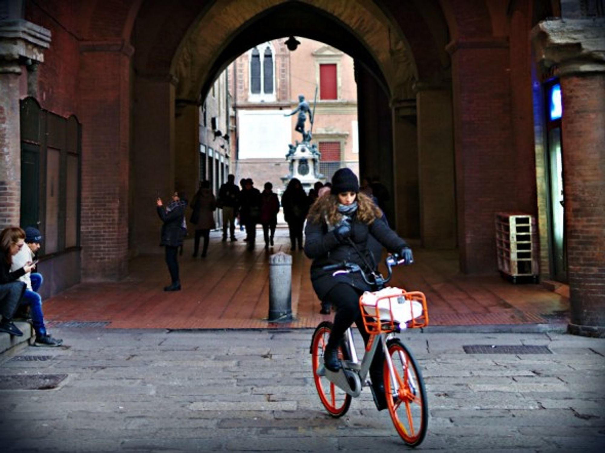 Riding (not stealing) a bicycle in Bologna
