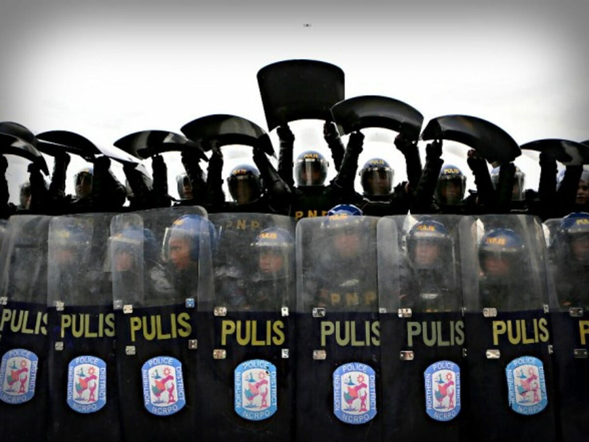 Riot police in Manila