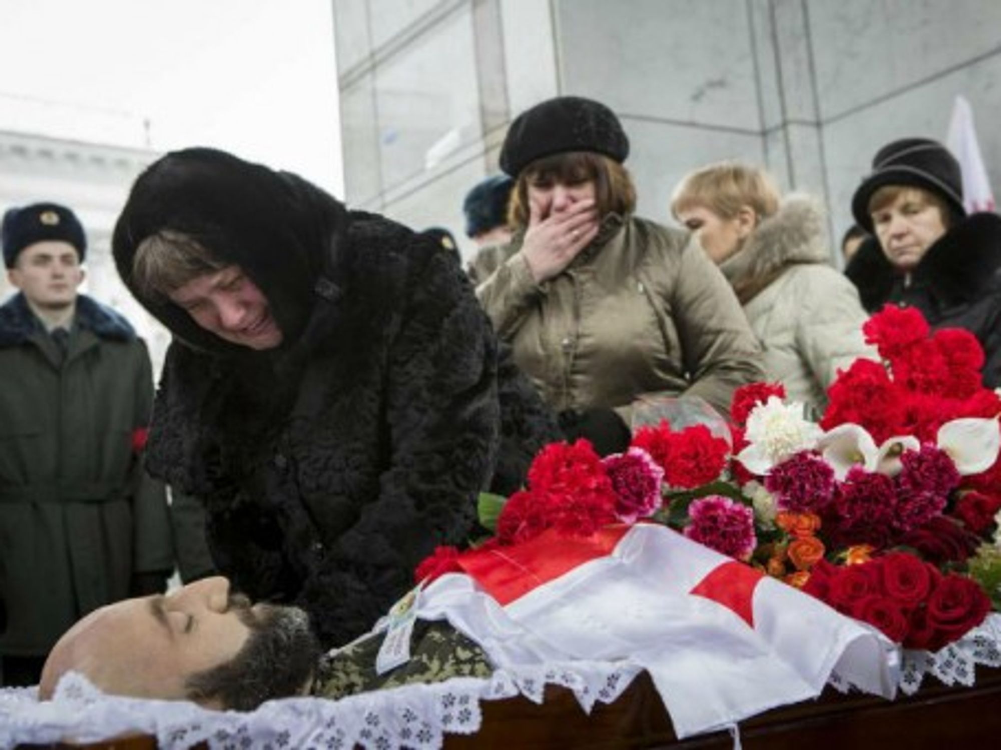 Rising Ukraine Casualties, Pegida's Future, "Mammary Lapse"