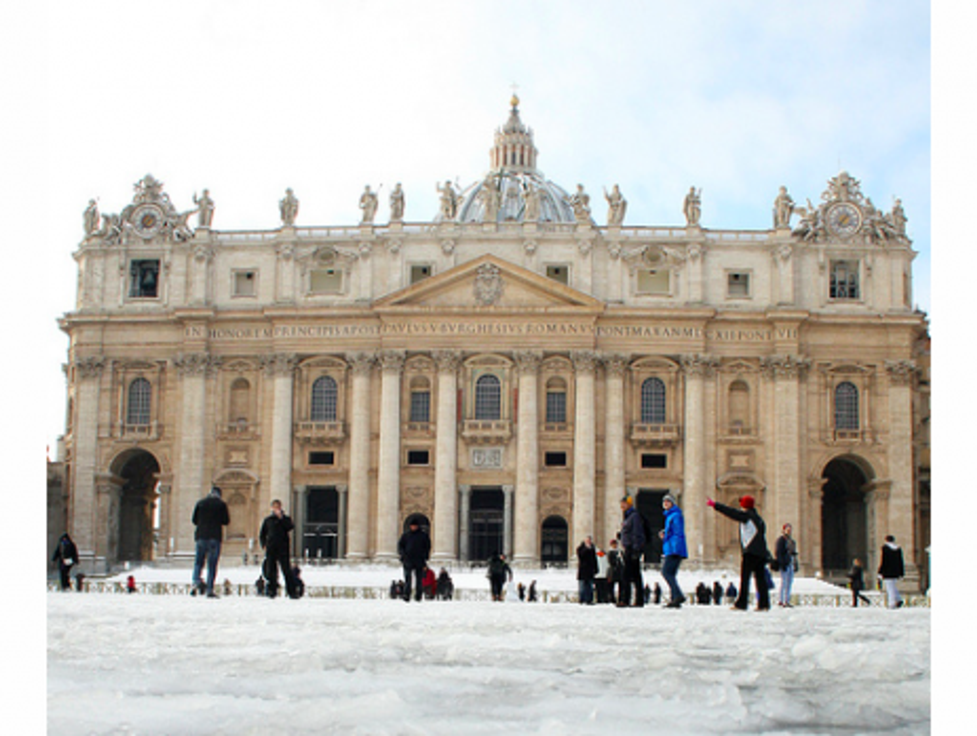 Rome was hit with its first major snow storm in 26 years (msako23)