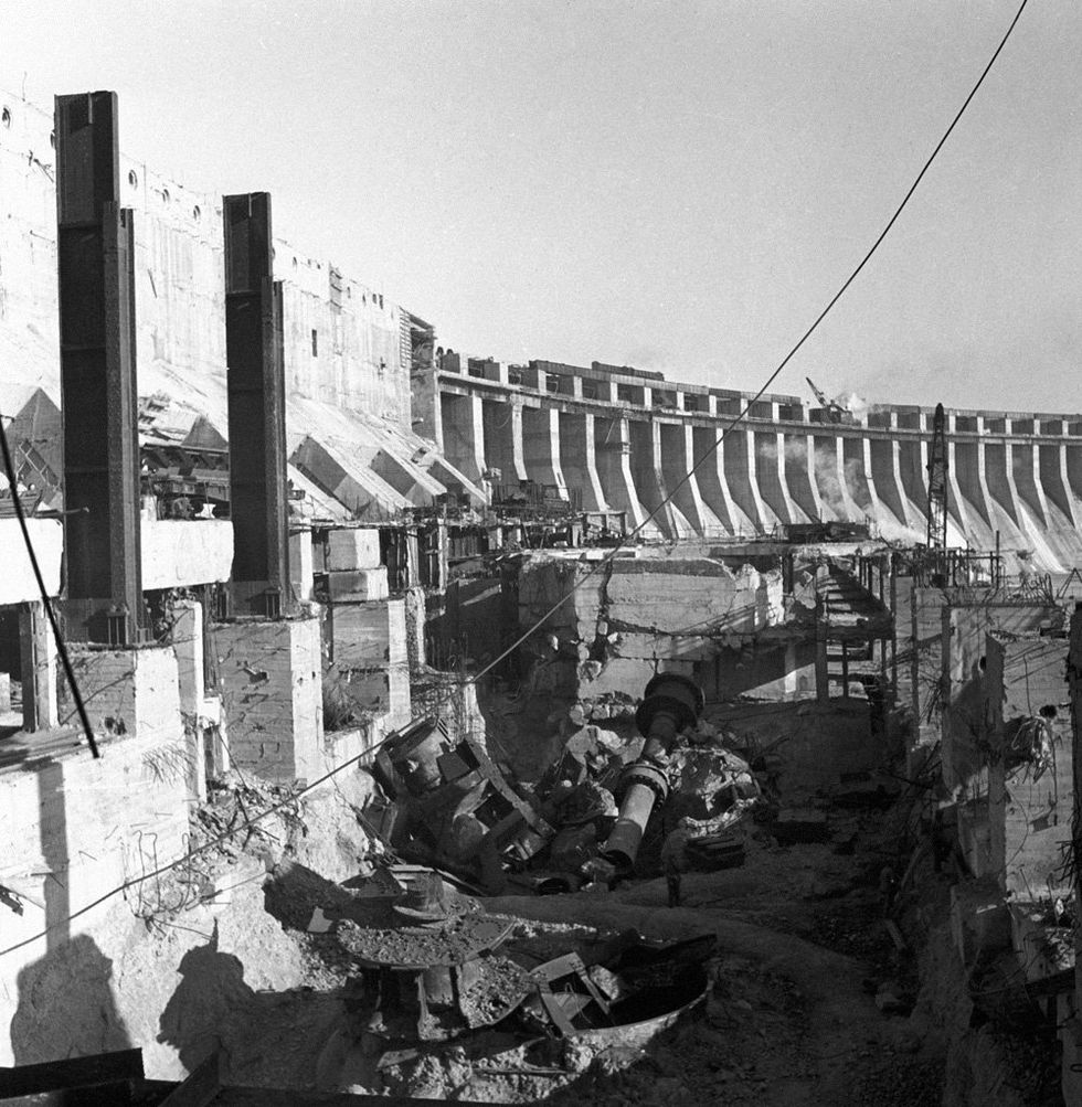 Ruins of the Dnipro Dam in black and white