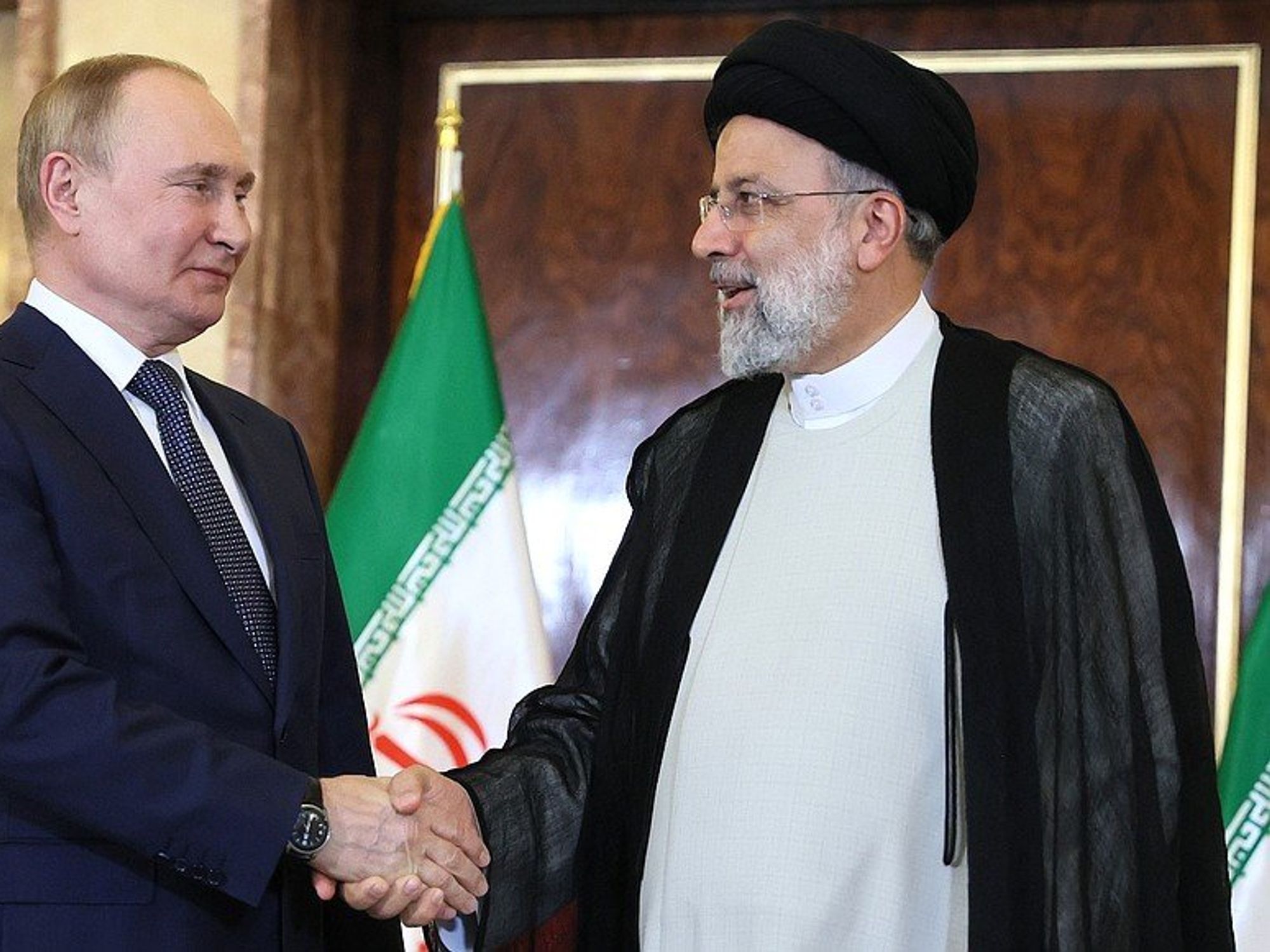 Russian President Vladimir Putin shakes hands with President of Iran Sayyid Ebrahim Raisi