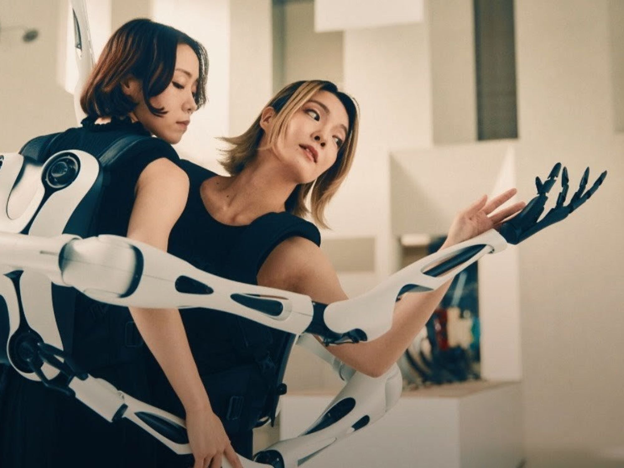 Le Weekend: K-Pop History, Anonymous Swiftie, Iron Man-Like Innovation