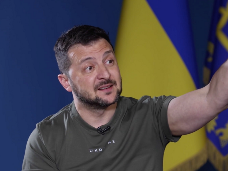 Screenshot of Ukrainian President Volodymyr Zelensky talking during his interview with die Welt