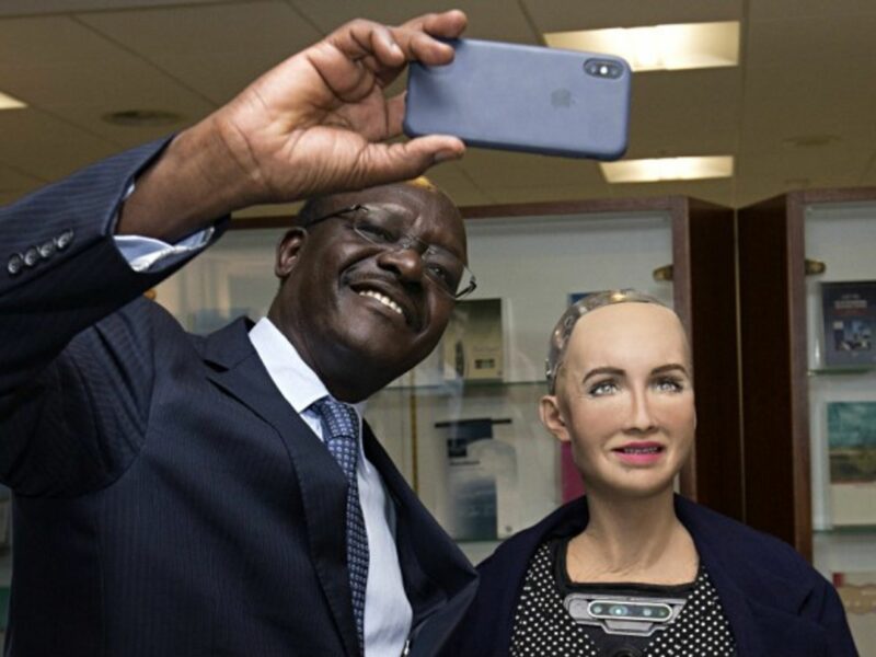 Secretary-General of the United Nations Conference on Trade and Development cozies up to AI Robot Sophia