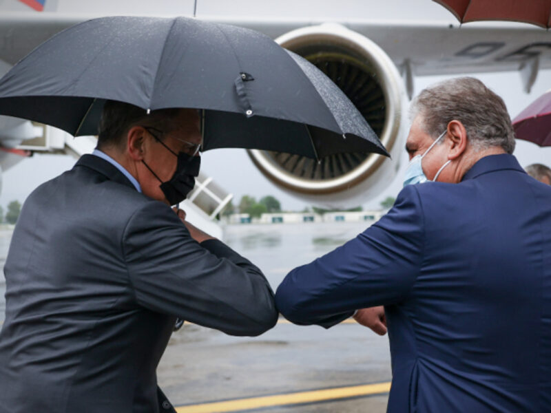 Sergey Lavrov and Pakistan's Pakistan's Foreign Minister Shah Mahmood Qureshi in Islamabad on April 6