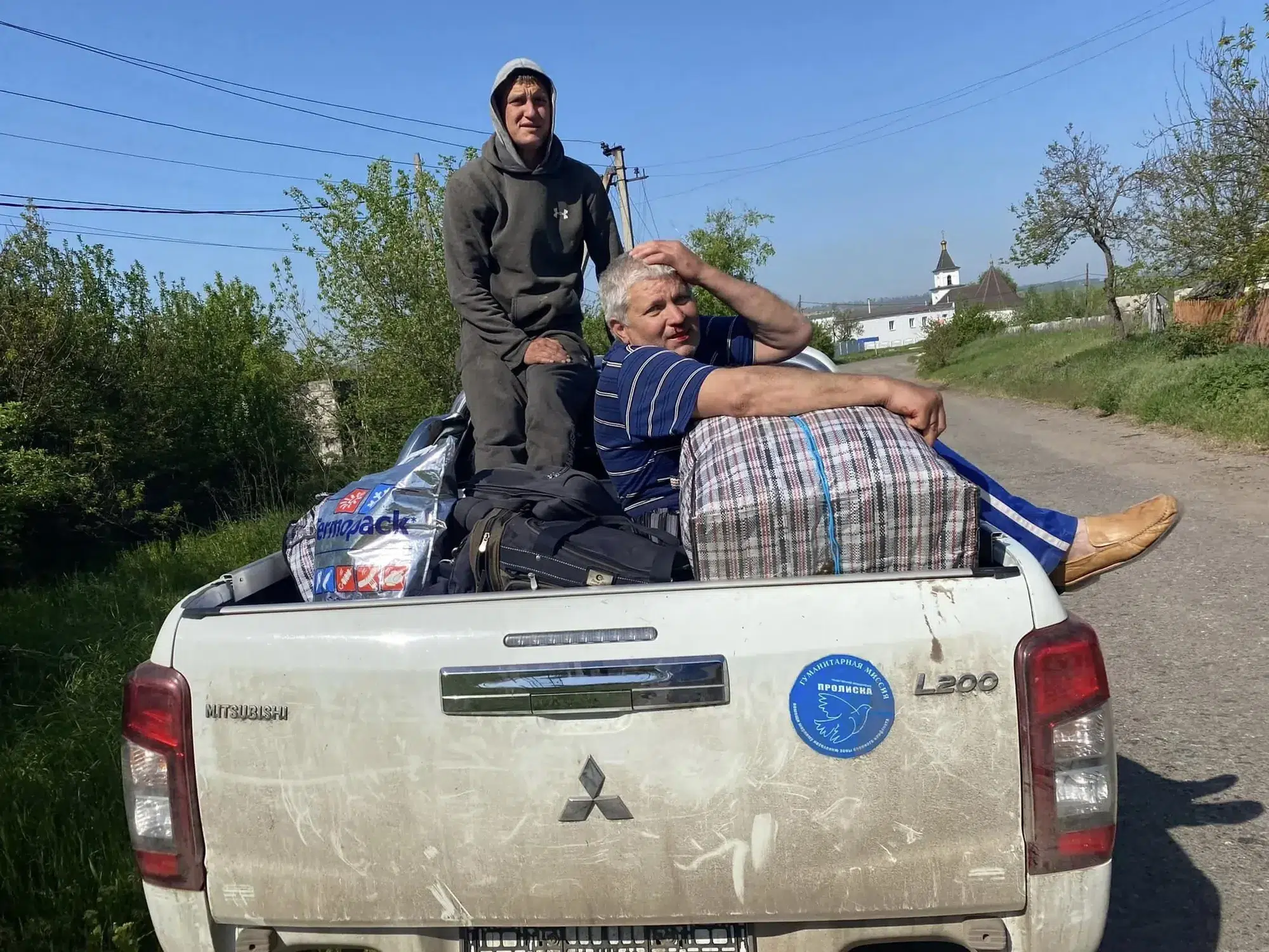 Several hundred residents remain in Chasovoy Yar. Many refuse to evacuate until the last minute,