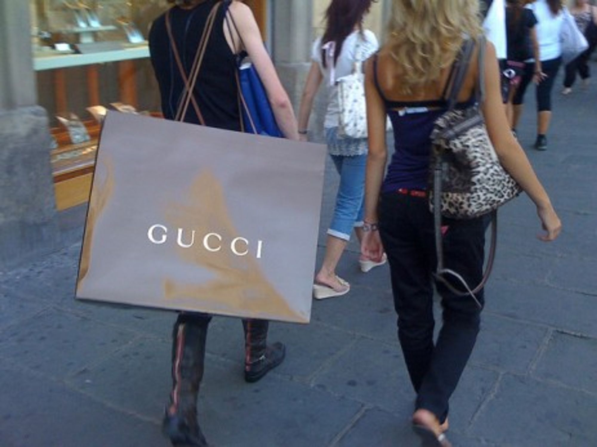 Shopping street scene, Florence (riddle)