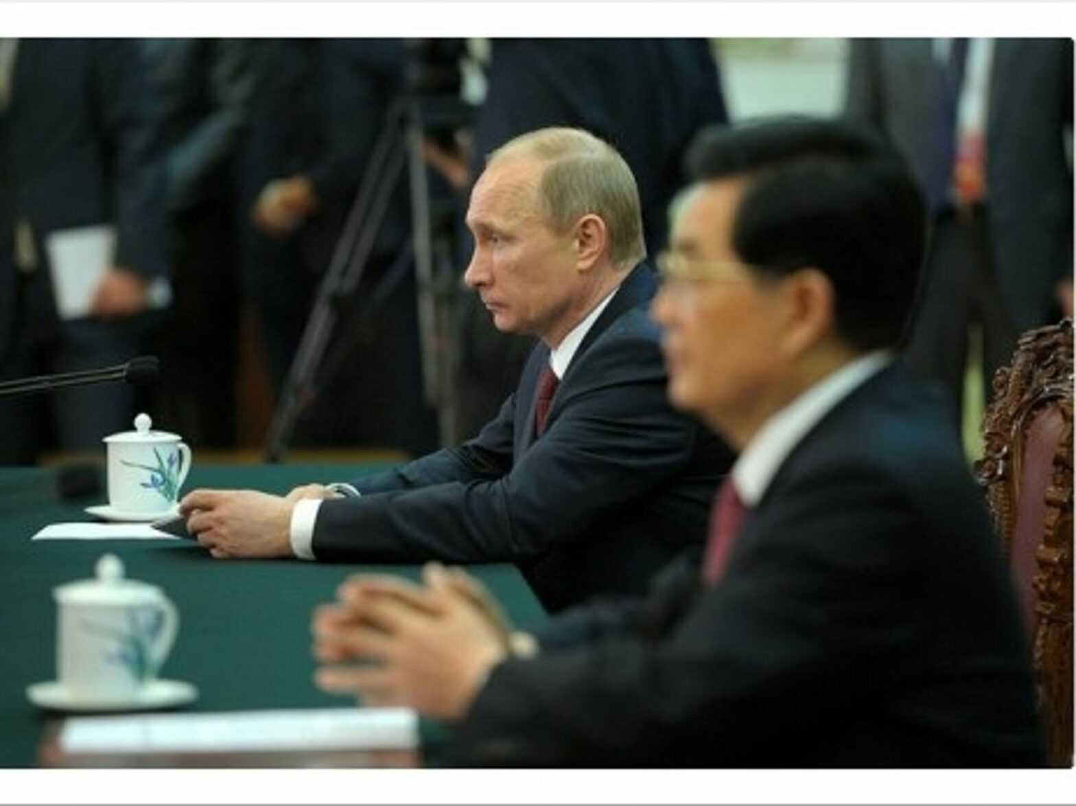 Side-by-side, Hu and Putin (Kremlin)