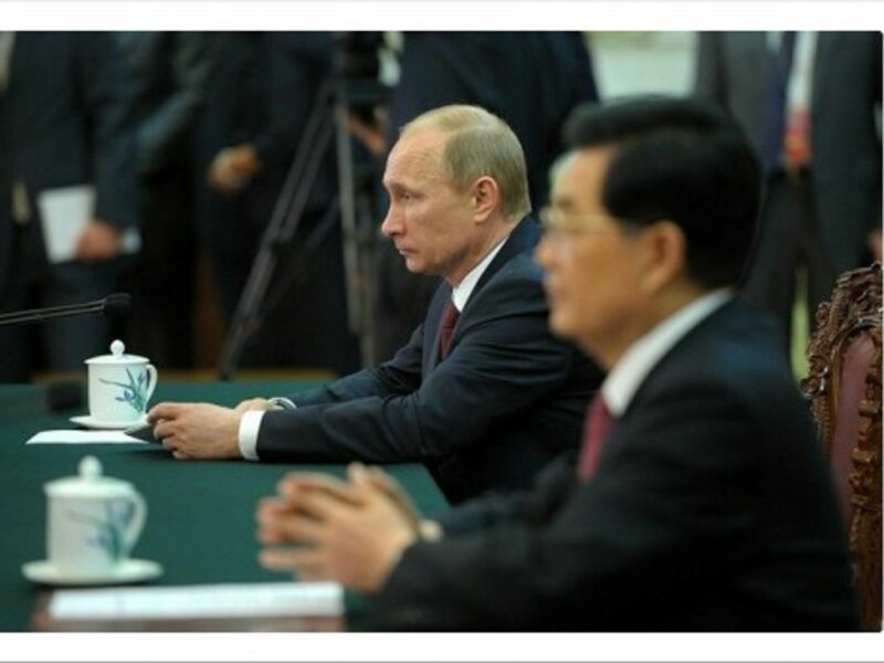 Side-by-side, Hu and Putin (Kremlin)