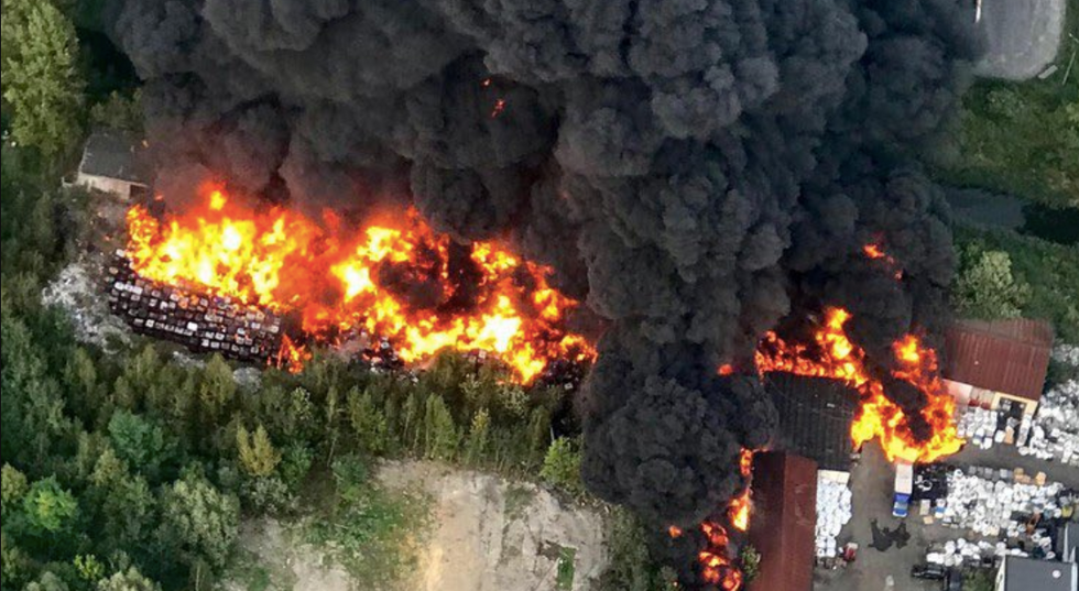 Skye view of a warehouse fire.