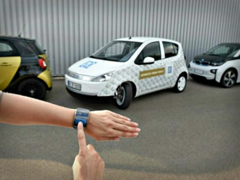 Smartwatch-assisted parking, a taste of IT/auto industry collaboration