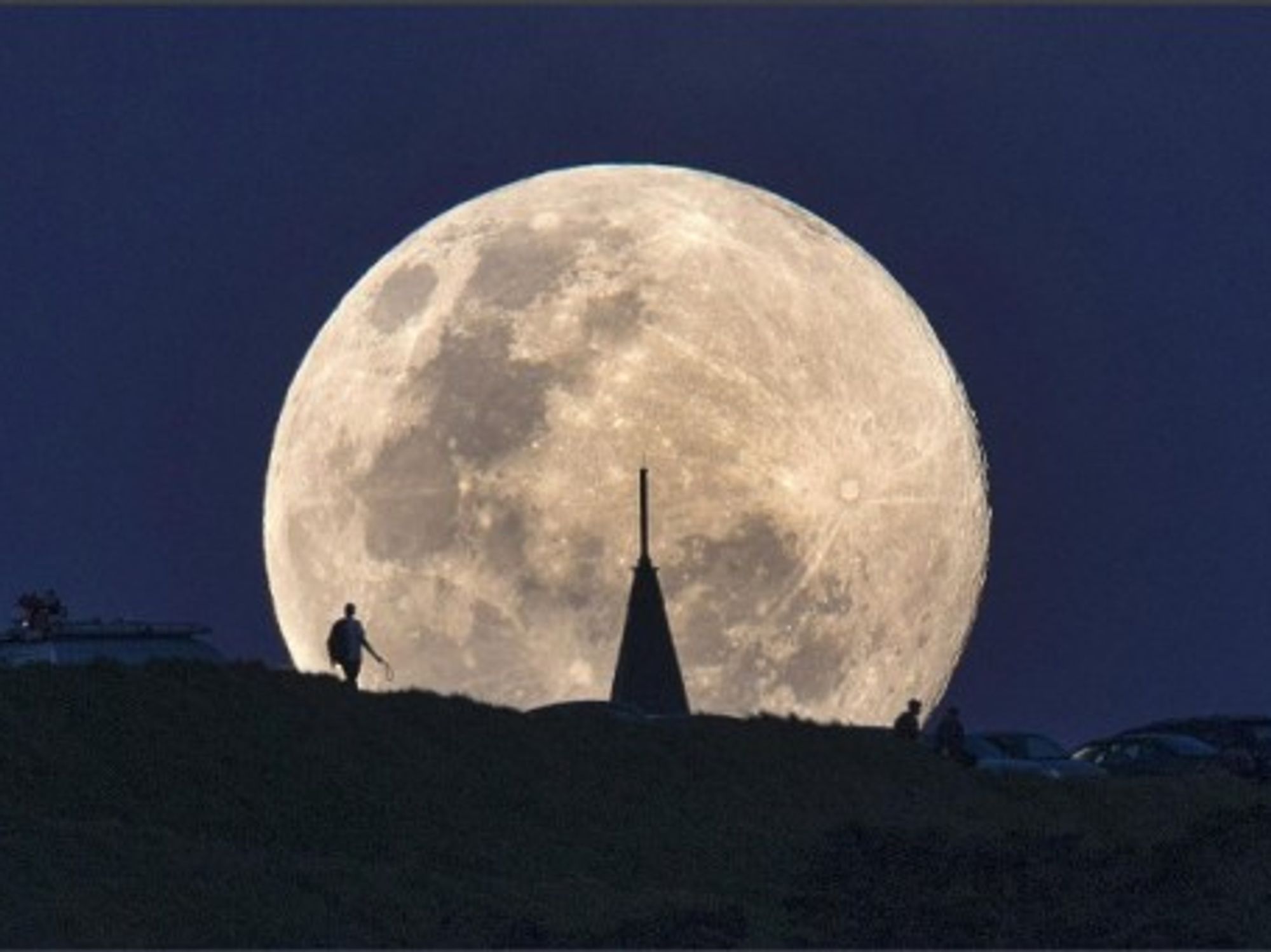 Snapshots: Napa Quake, Big Ben Wash, Supermoon, More