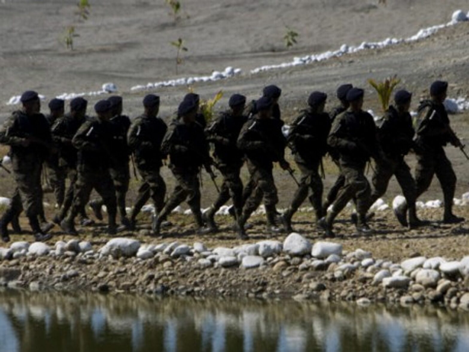 Soldiers of Guatemala's Army have to avoid contraband, tax evasion, human trafficking, and other crimes that are committed in the frontier with the south of Mexico.