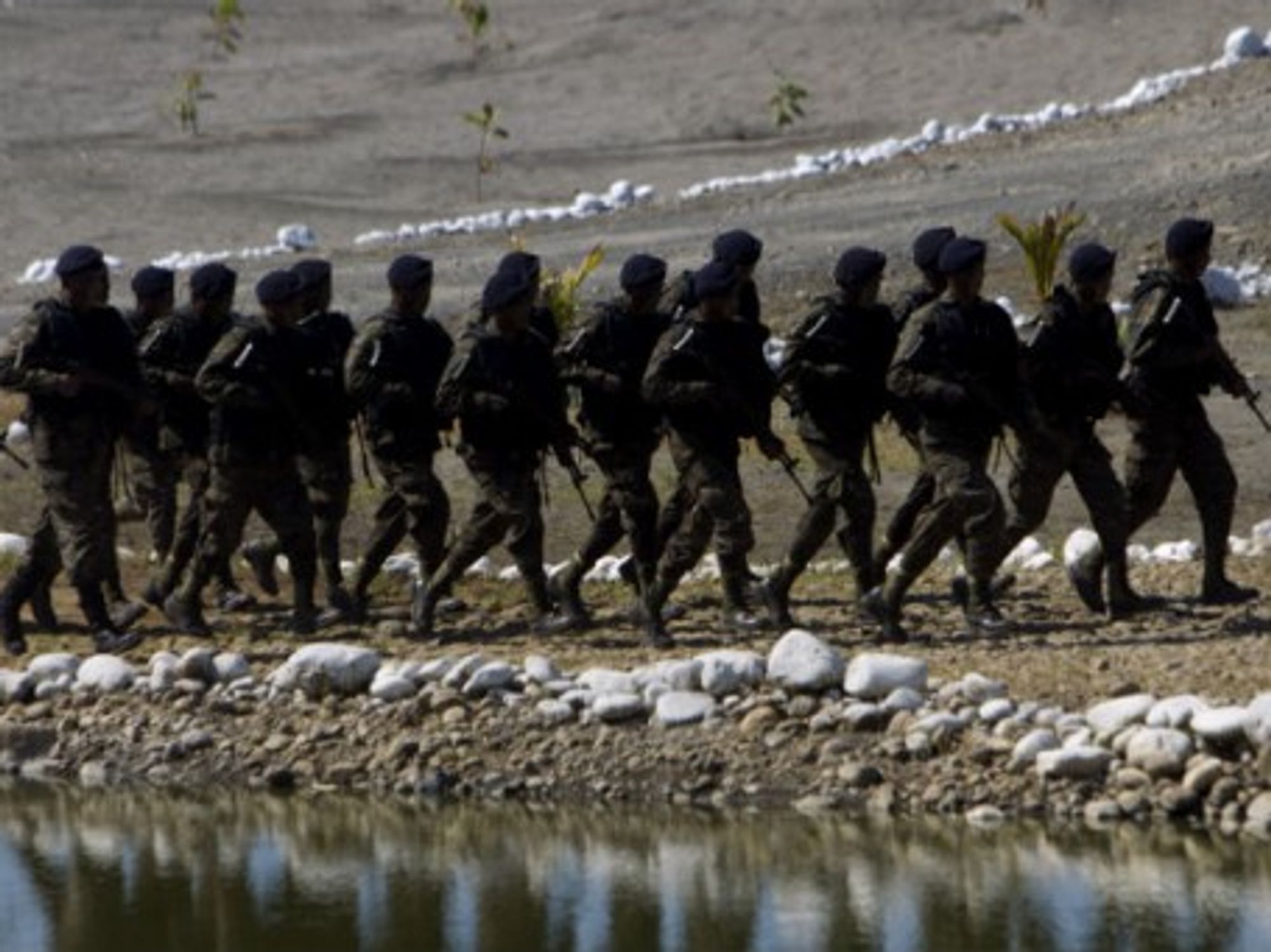 Soldiers of Guatemala's Army have to avoid contraband, tax evasion, human trafficking, and other crimes that are committed in the frontier with the south of Mexico.