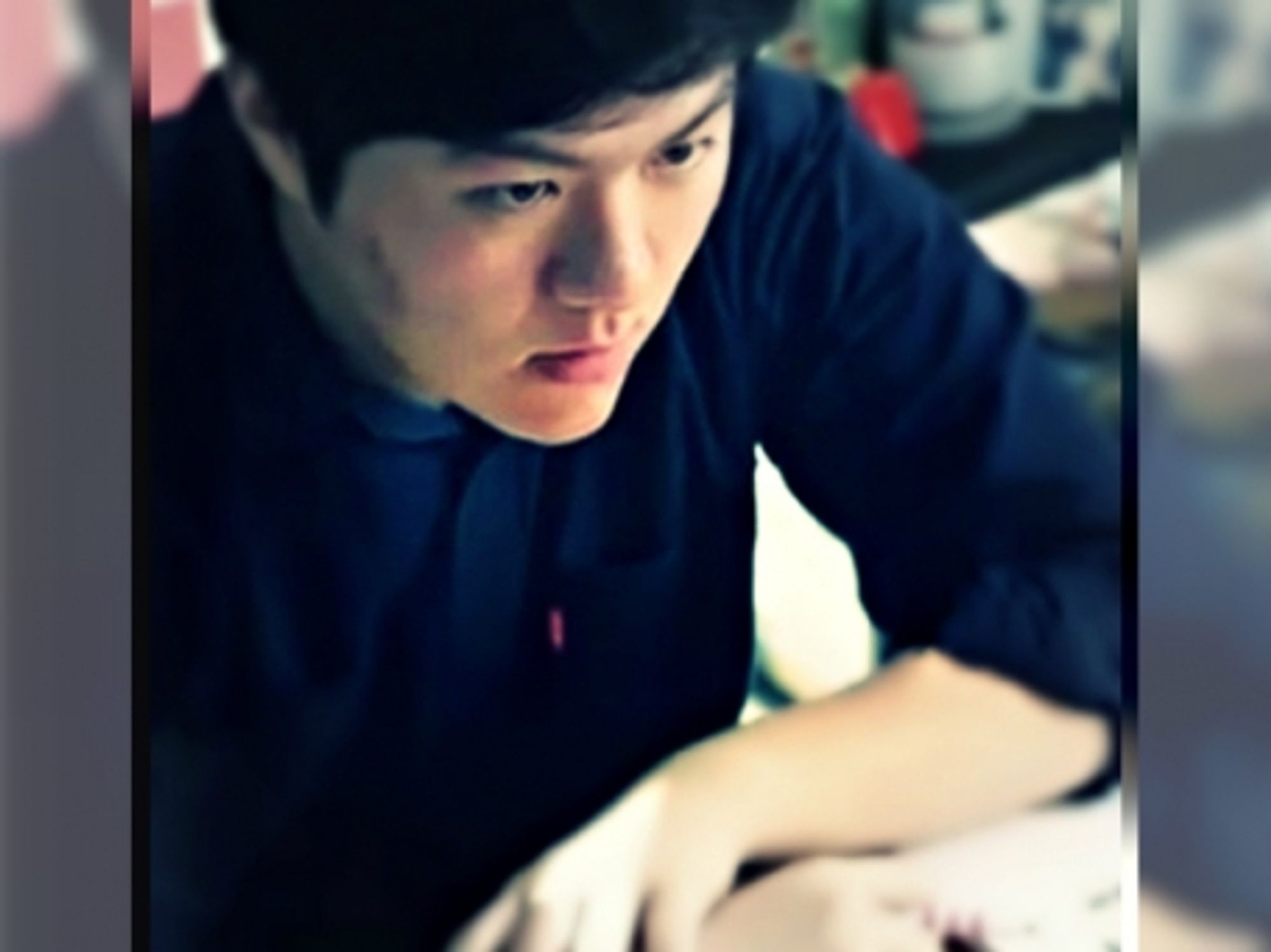 South Korean high school student Kang Tae-won learning English