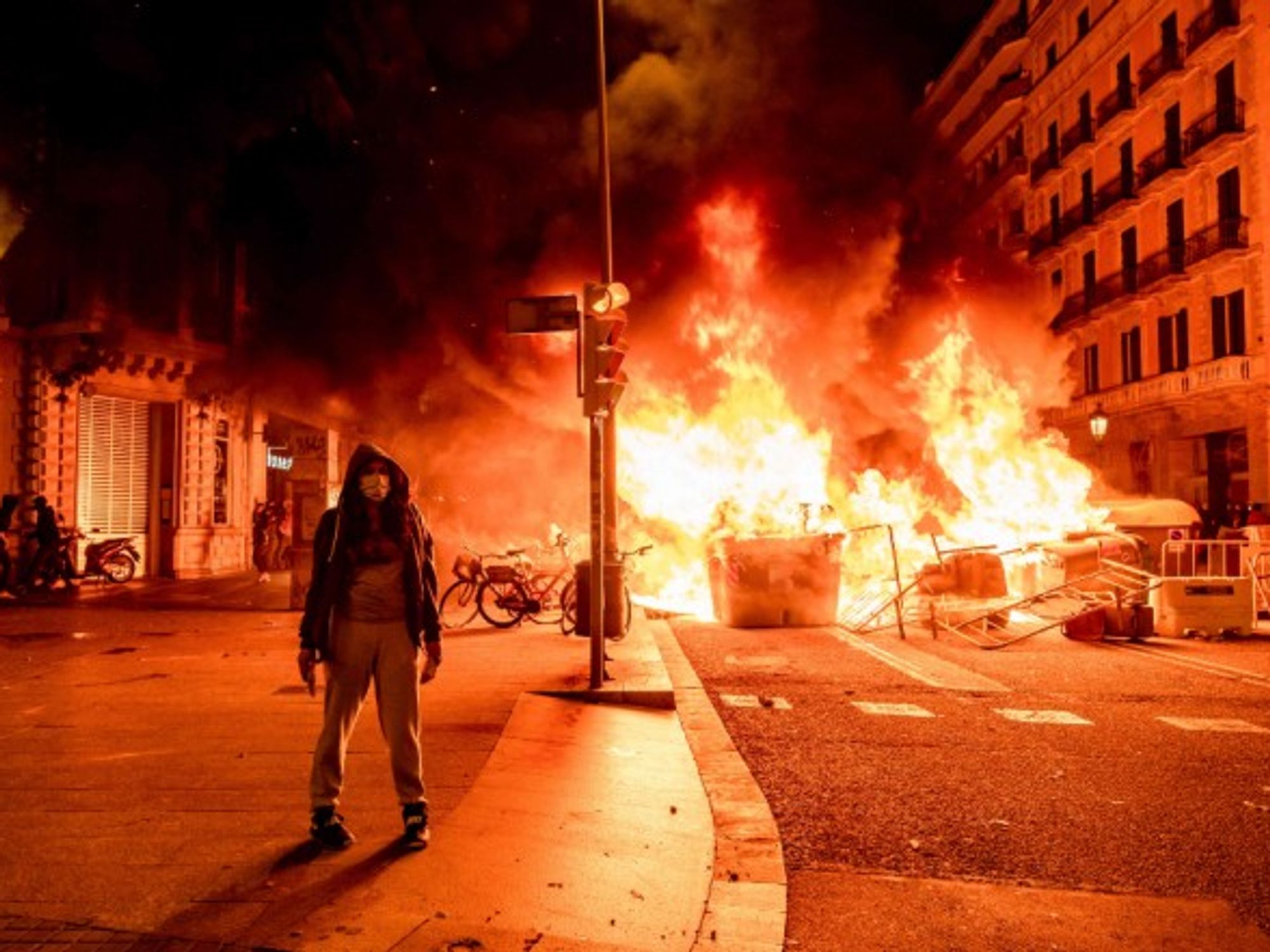 Spanish police have clashed with protesters for the second night in a row in Barcelona over the jailing of rapper Pablo Hasel