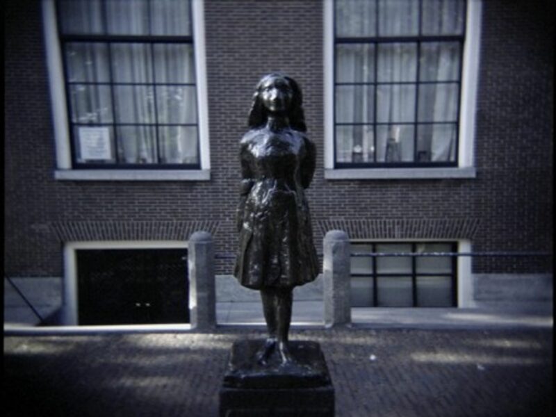 Statue of Anne Frank in Amsterdam, close to the Anne Frank House museum (Okko Pyykkö)