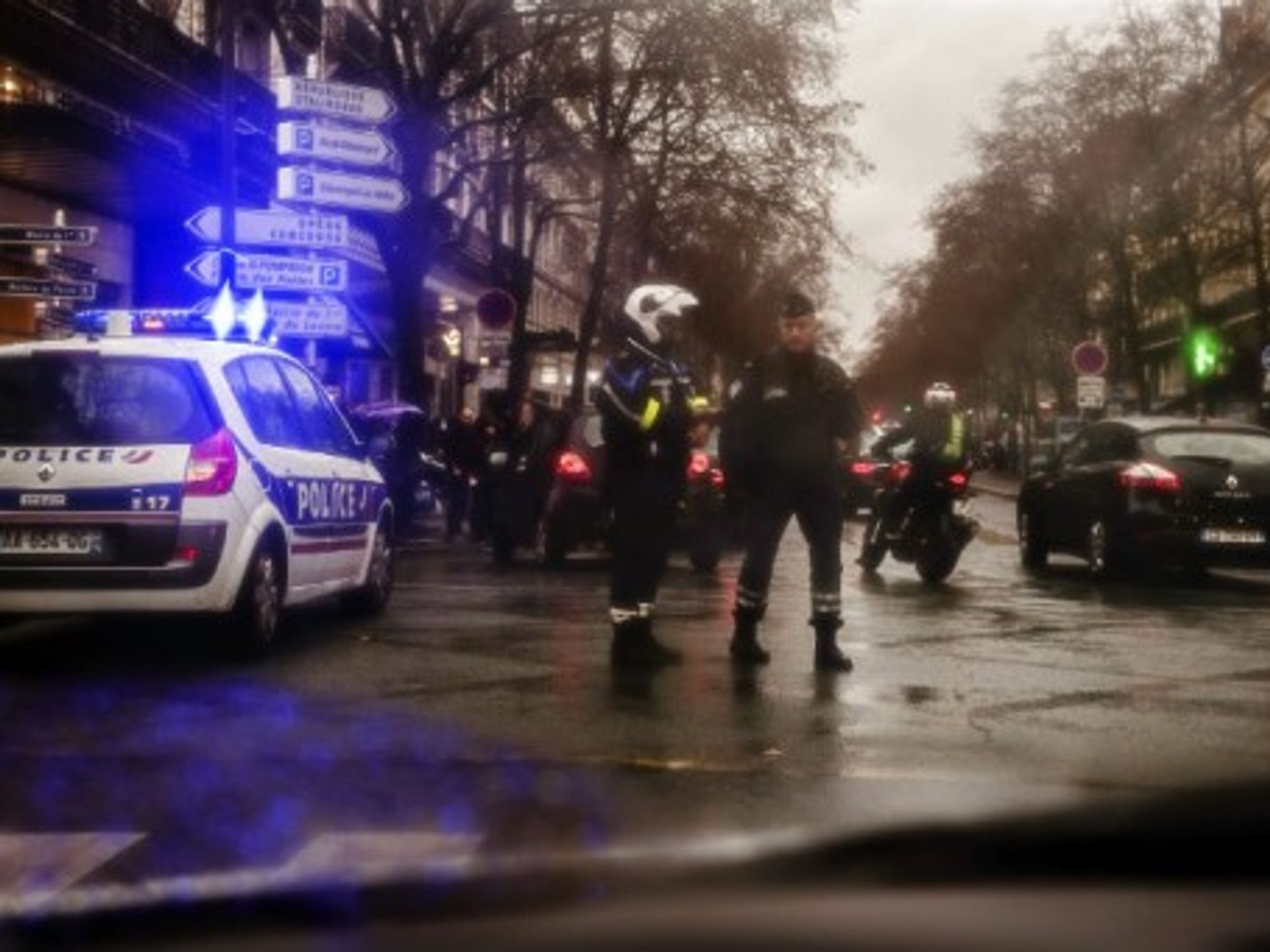 Stepped-up security all around Paris