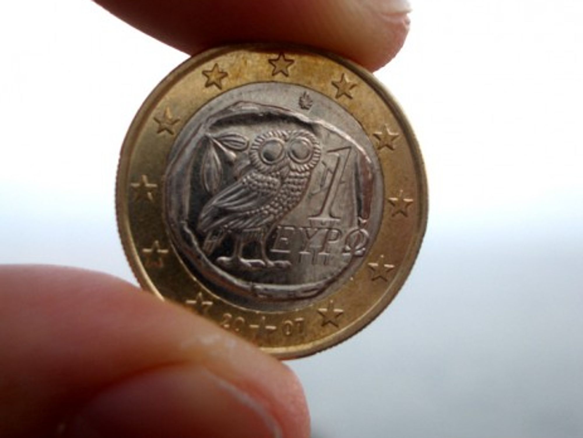 Still holding on, but the Greek crisis may be bound to end in drachma.. (dullhunk)