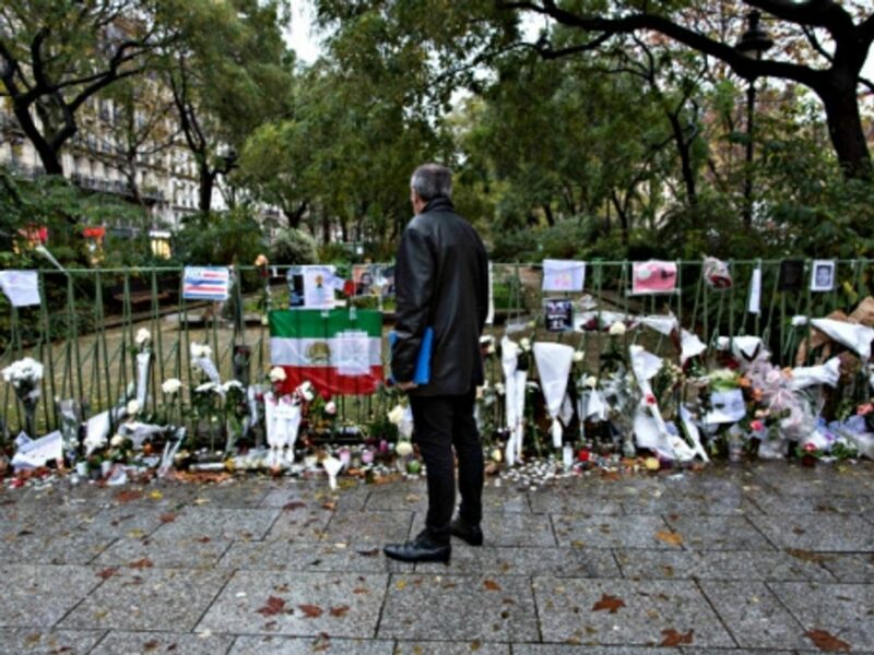 Stopping to mourn, near the Bataclan