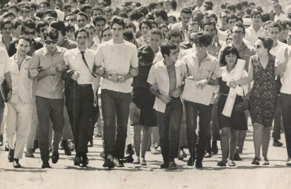 Student stroll against the military dictatorship, 1966.