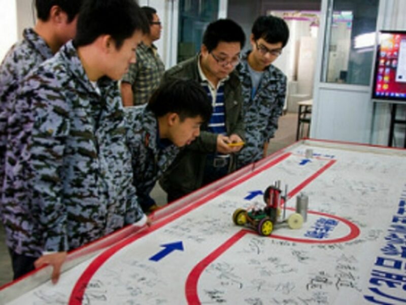 Students at Tsinghua University learn to make robots
