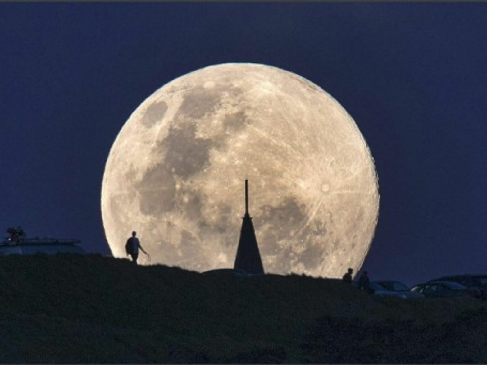 Sunday's "Supermoon" in Auckland, New Zealand