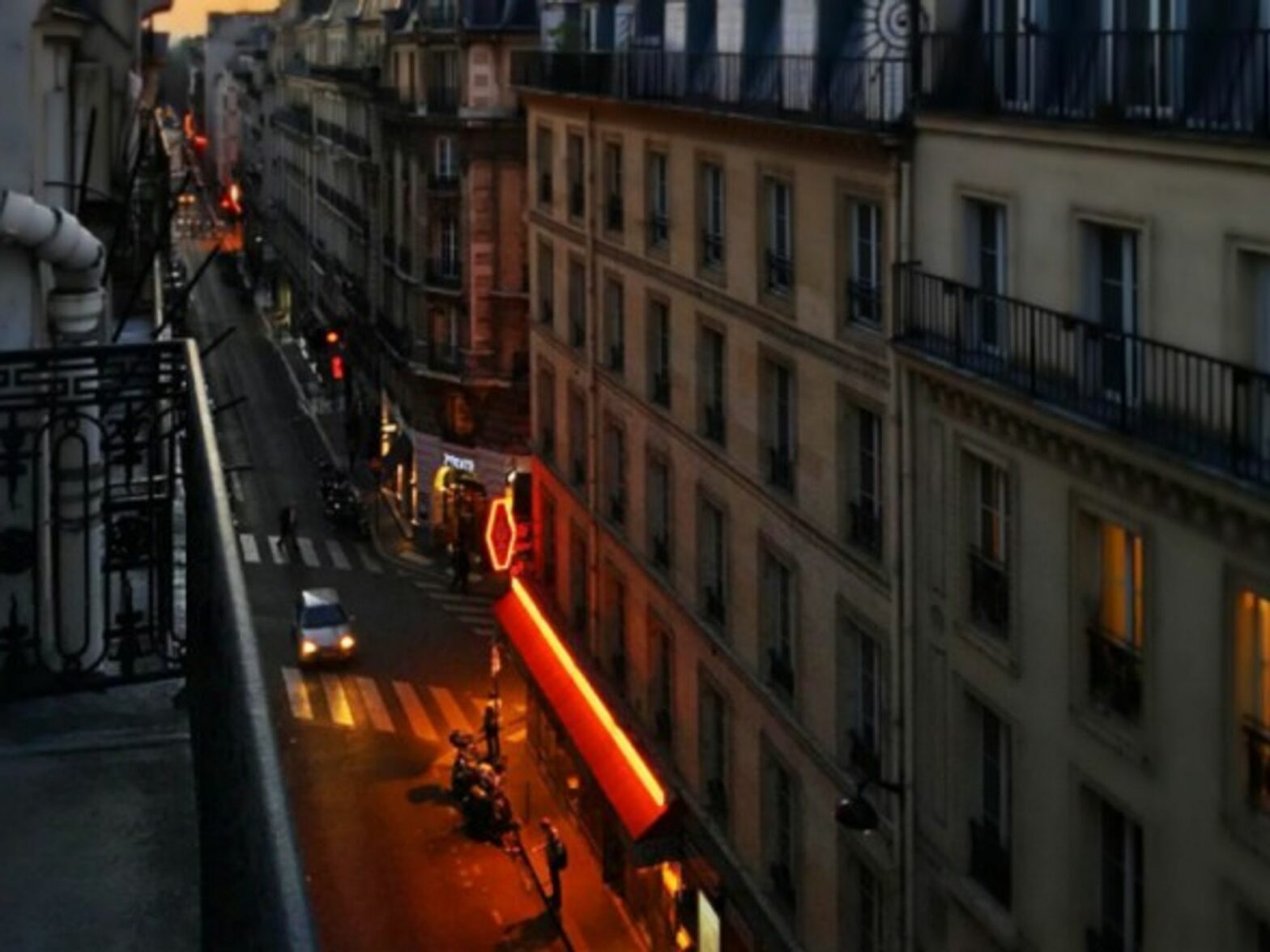 Sunrise over rue de Ponthieu