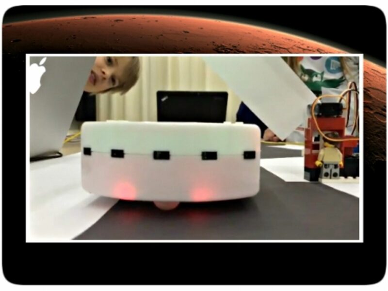 Swiss kids programming a Thymio robot