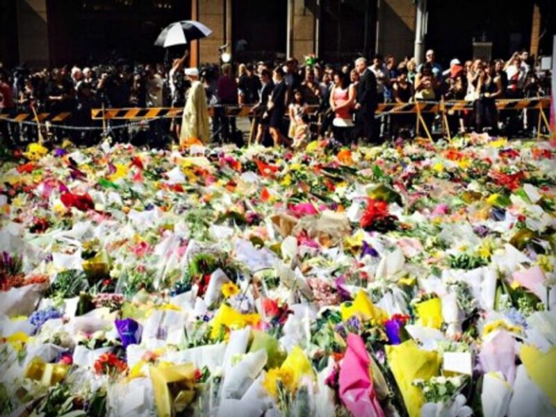 Sydney remembers siege victims with "sea of flowers"