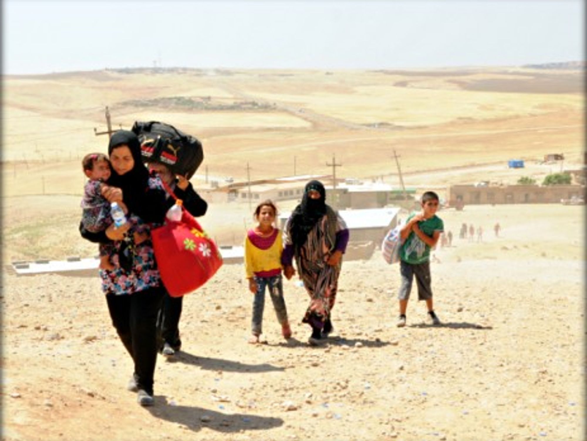 Syrian refugees crossing the border into northern Iraq