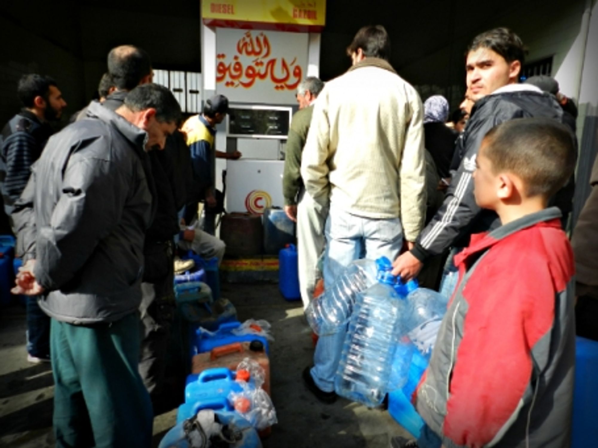 Syrian refugees queuing for gas in southern Lebanon