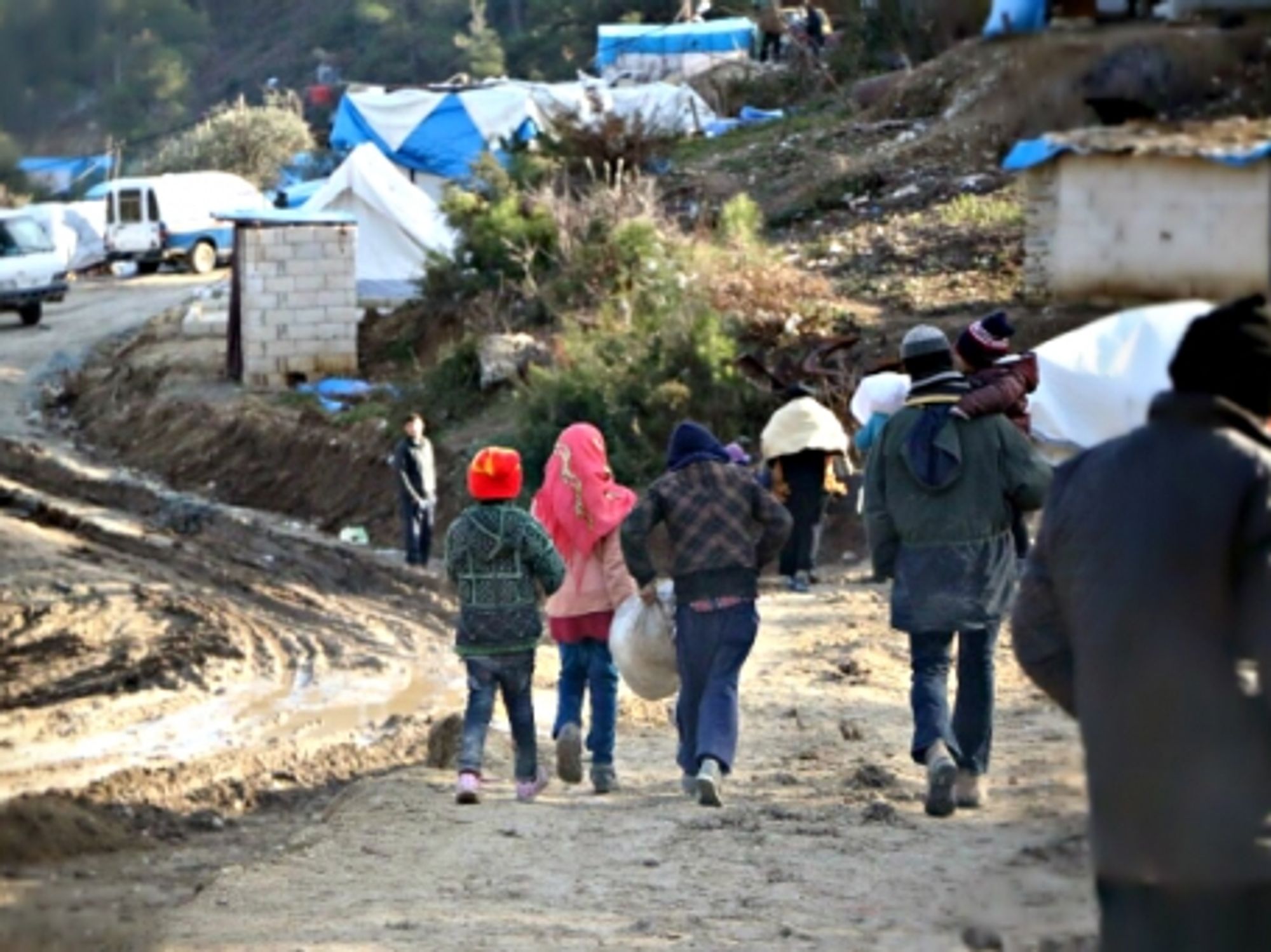 Syrians fleeing Aleppo on Feb. 5